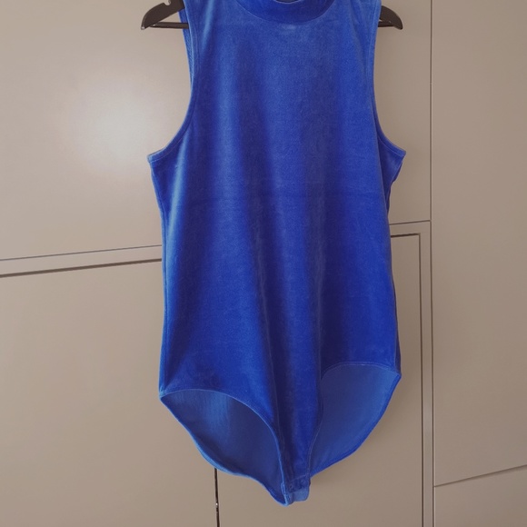 GAP Mockneck Velour Bodysuit - (XL Tall) - Picture 3 of 11